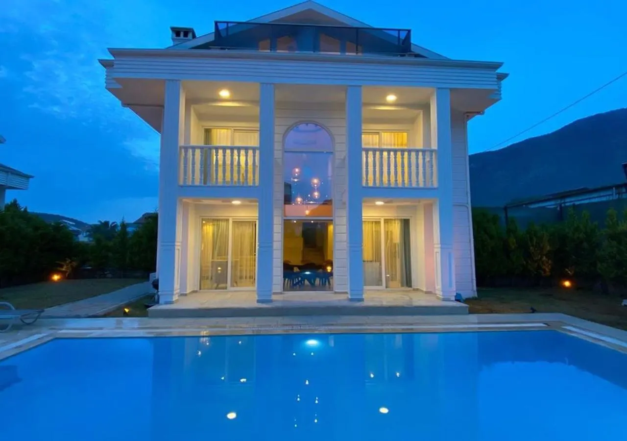 Villa White House, 4 Bedroom, Large Private Pool, Close To Amenities Fethiye